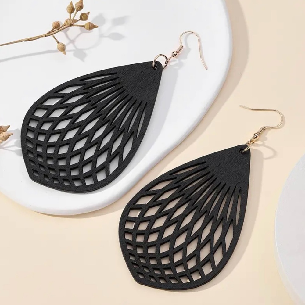 NWT Black Teardrop Shape Wooden Hollow Geometric Pattern Dangle Earrings